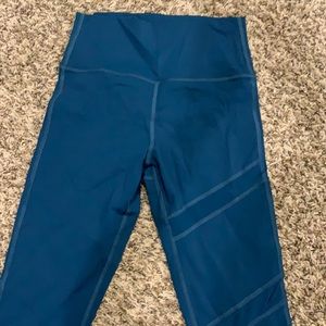 Zyia blue brilliant mesh crop capris (6-8)